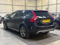 Used Volvo V60 CC 190 HP (139 kW) 2016 Black Estate