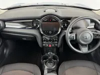 Usado Mini Cooper Classic 134 CV (98 kW) 2022 Azul Utilitario