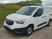 Used Vauxhall Combo Edition 100 HP (73 kW) 2019 Polar white MPV