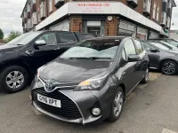 Used Toyota Yaris 100 HP (73 kW) 2016 Grey Hatchback