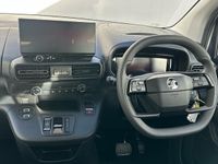 Used Vauxhall Combo Design Edition 100 kW (136 HP) 2025 Grey MPV