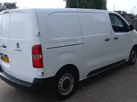 Used Peugeot e-Expert 100 kW (136 HP) 2022 White Van