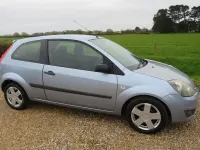 Begagnad Ford Fiesta Zetec 75 HK (55 kW) 2006 Blå Halvkombi