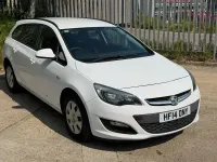 Used Vauxhall Astra 130 HP (95 kW) 2014 White Estate