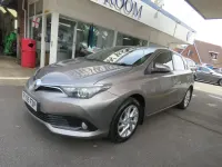 Used Toyota Auris Hybrid Business Edition 2015 Bronze Hatchback