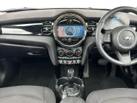 Usado Mini Cooper Classic 134 CV (98 kW) 2023 Gris Utilitario