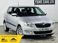 Begagnad Skoda Fabia Elegance 105 HK (77 kW) 2012 Silver Halvkombi