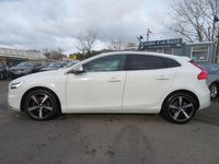 Used Volvo V40 R-Design 122 HP (89 kW) 2017 White Hatchback