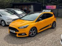 Used Ford Focus ST 250 HP (183 kW) 2016 Yellow Hatchback