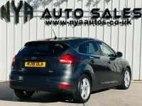 Usado Ford Focus Zetec 2018 Cinzento Citadino