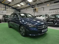 Begagnad Mercedes B200 2021 Blå Minibuss