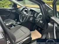 Used Vauxhall Astra SRi 110 HP (80 kW) 2016 Black Estate