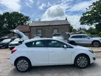 Used Vauxhall Astra Excite 2015 White Hatchback