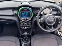 Usado Mini Cooper Classic 134 HP (98 kW) 2019 Branco Citadino