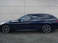 Usado BMW 520 M Sport 187 CV (137 kW) 2023 Negro Familiar