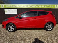 Usado Ford Fiesta Zetec 82 HP (60 kW) 2014 Vermelho Citadino