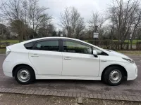 Used Toyota Prius 122 HP (89 kW) 2014 White Hatchback