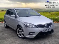 Begagnad Kia Ceed 113 HK (83 kW) 2011 Silver Halvkombi