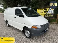 Used Toyota HiAce 109 HP (80 kW) 2004 White Van