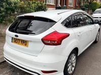 Begagnad Ford Focus Titanium 2017 Vit Halvkombi