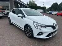Used Renault Clio Iconic 100 HP (73 kW) 2020 White Hatchback