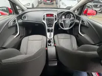 Used Vauxhall Astra SRi 165 HP (121 kW) 2013 Red Estate