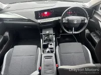 Used Vauxhall Astra Design Edition 130 HP (95 kW) 2022 Yellow Hatchback