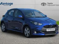 Used Toyota Yaris 113 HP (83 kW) 2026 Blue Hatchback