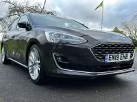 Usado Ford Focus Vignale 182 HP (133 kW) 2019 Roxo Carrinha