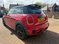 Begagnad Mini Cooper S Hatch 192 HK (141 kW) 2019 Röd Halvkombi