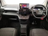 Used Vauxhall Combo Ultimate 100 kW (136 HP) 2025 White Estate