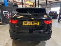 Second-hand Jaguar F-Pace R-Sport 180 CP (132 kW) 2016 Negru SUV