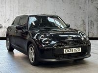 Begagnad Mini Cooper Hatch 113 kW (154 HK) 2025 Svart Halvkombi