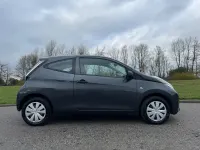 Begagnad Toyota Aygo 69 HK (50 kW) 2015 Grå Halvkombi
