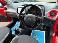 Gebraucht Toyota Aygo X-play 71 PS (52 kW) 2020 Rot Kleinwagen