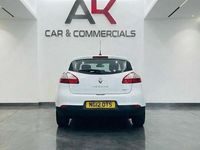 Used Renault Mégane III Dynamique 110 HP (80 kW) 2012 White Hatchback