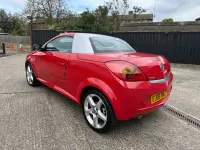 Używany Vauxhall Tigra 125 KM (91 kW) 2006 Czerwony Kabriolet