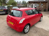 Usado Suzuki Swift SZ3 94 HP (69 kW) 2013 Vermelho Citadino