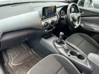 Usado Nissan Juke N-Connecta 114 HP (83 kW) 2022 Cinzento SUV