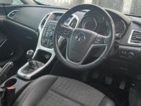 Used Vauxhall Astra GTC SRi 162 HP (119 kW) 2013 Yellow Hatchback