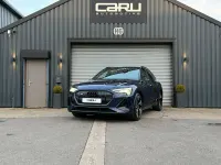 Begagnad Audi e-tron 300 kW (408 HK) 2022 Blå SUV