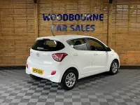 Used Hyundai i10 SE 67 HP (49 kW) 2015 White Hatchback