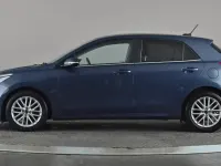 Begagnad Kia Rio 99 HK (72 kW) 2017 Blå Halvkombi