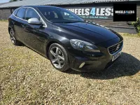 Käytetty Volvo V40 R-Design 122 HP (89 kW) 2015 Musta Viistoperä