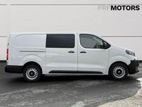 New Vauxhall Vivaro 2025 P0pr kaolin white MPV