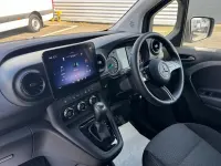 Usado Mercedes eCitan 89 kW (122 HP) 2025 Prateado Van