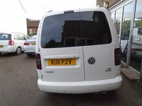 Usado VW Caddy 102 HP (75 kW) 2011 Branco Monovolume