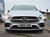 Usado Mercedes B180 AMG line 135 HP (99 kW) 2019 Prateado Monovolume