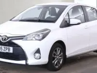 Used Toyota Yaris 99 HP (72 kW) 2015 White Hatchback