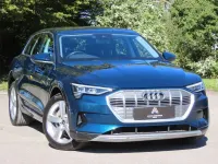 Usado Audi e-tron Advanced 230 kW (313 HP) 2020 Azul SUV